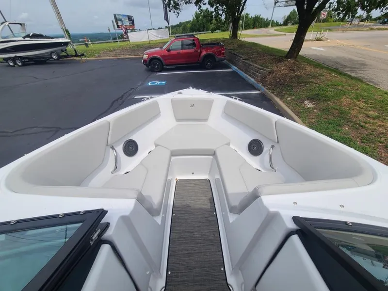 Slide: The Image of 2025 Four Winns H2 Freedom boat interior with spacious seating and modern design. - 9