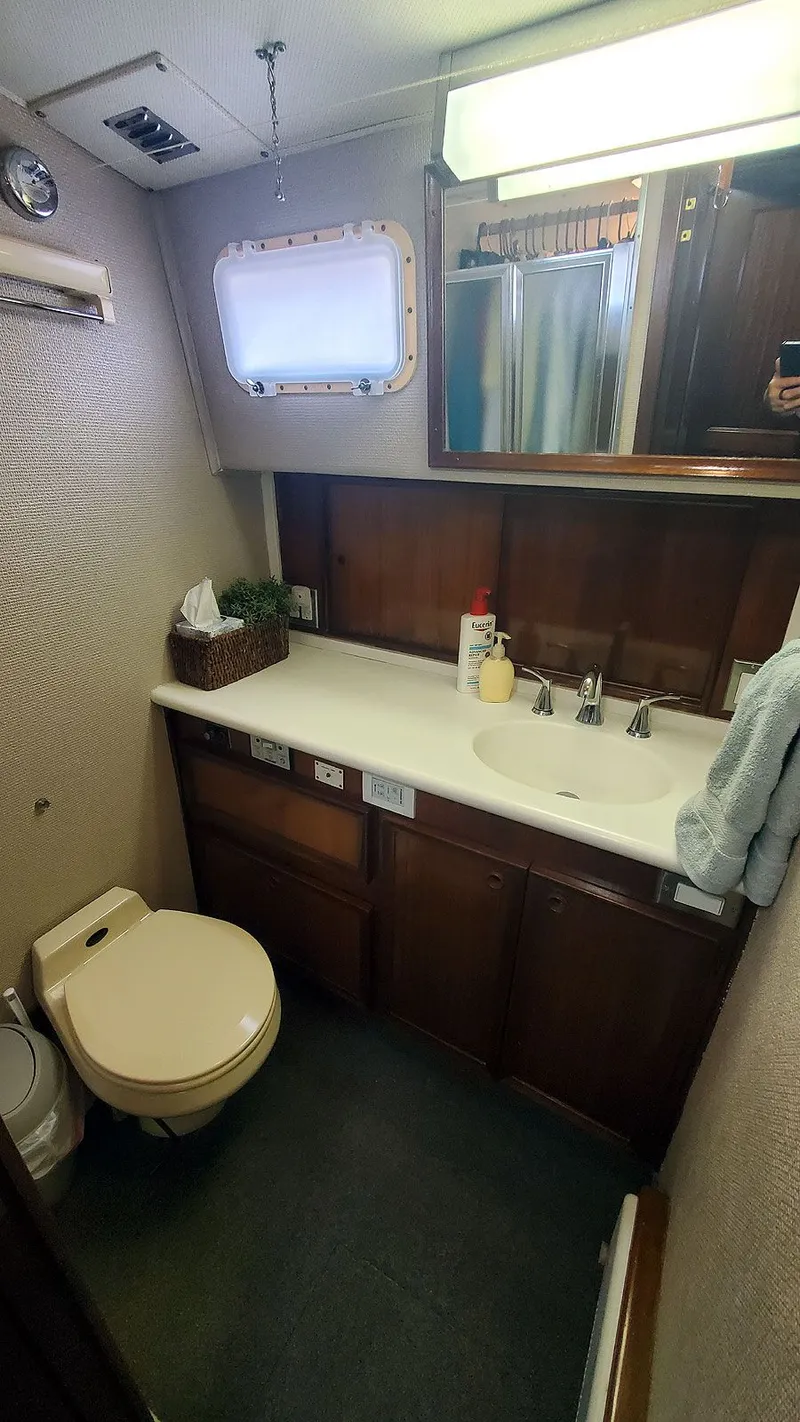 Slide: The Image of Master Head Toilet and Vanity - 15