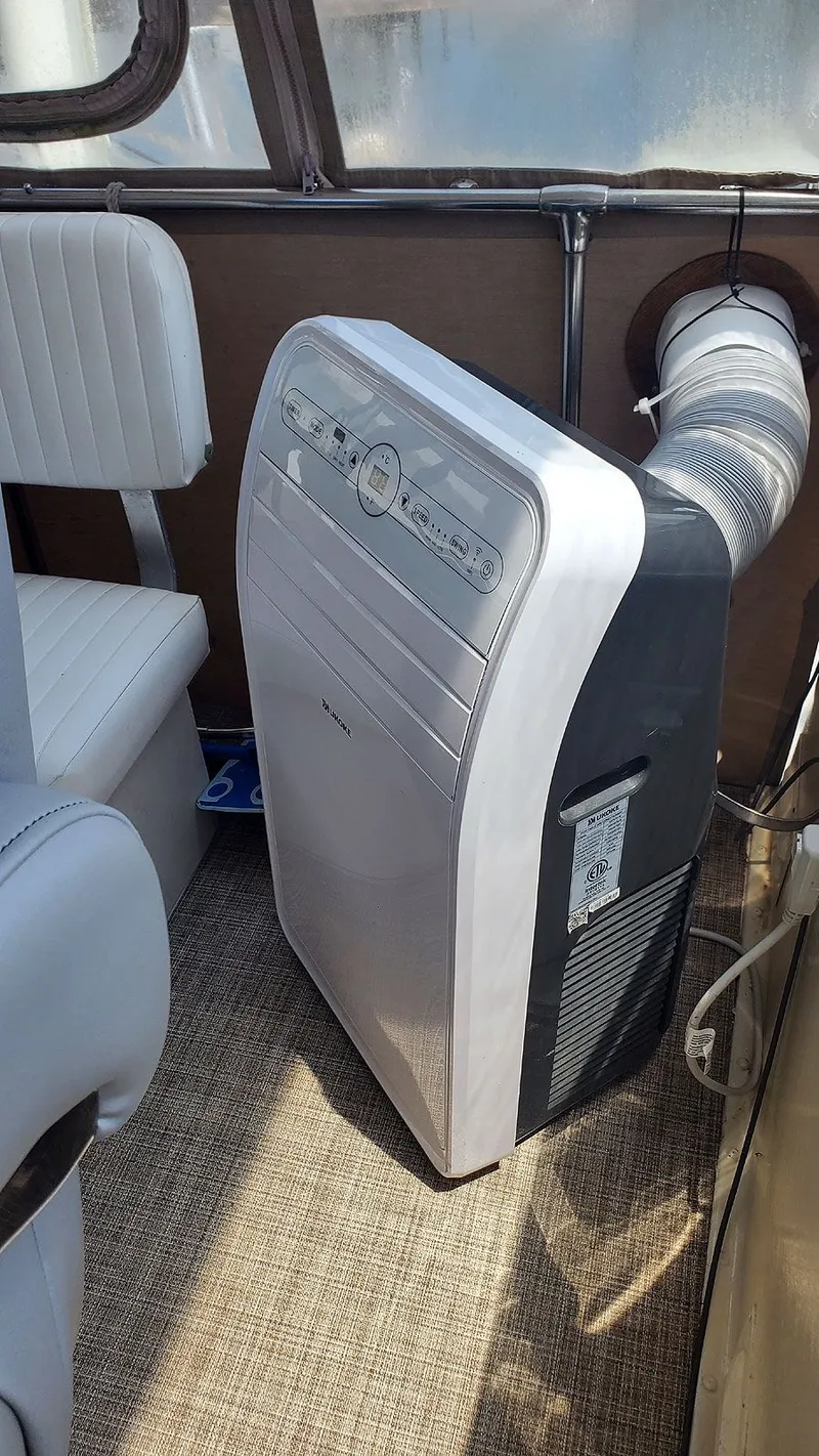 Slide: The Image of Flybridge Air Conditioner - 26