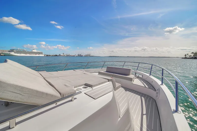 Slide: The Image of Azimut Verve 40 yacht, 2020 model, cruising on a sunny day with ocean view. - 37