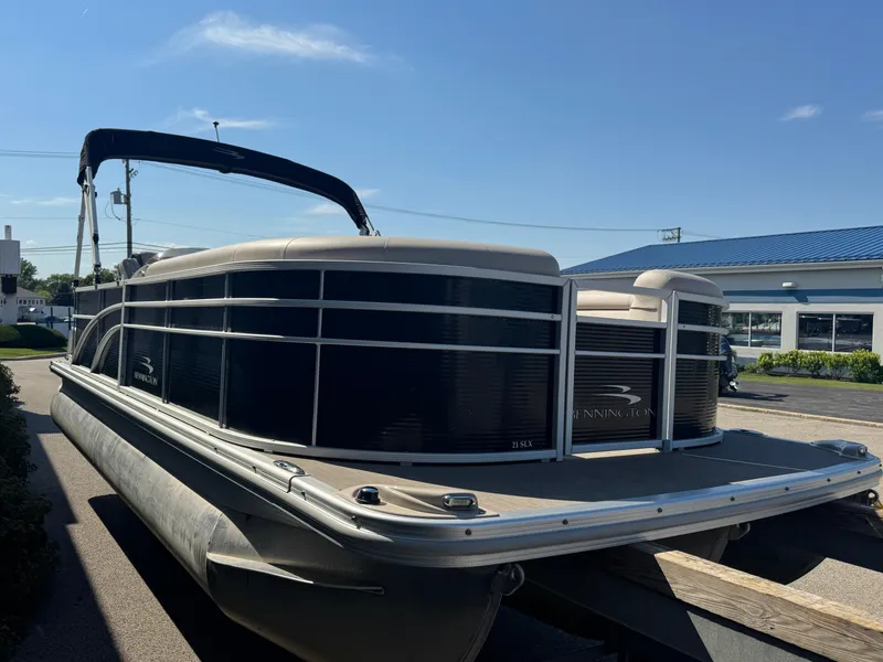Slide: The Image of 2017 Bennington 21 SLX pontoon boat parked outdoors on a sunny day. - 4