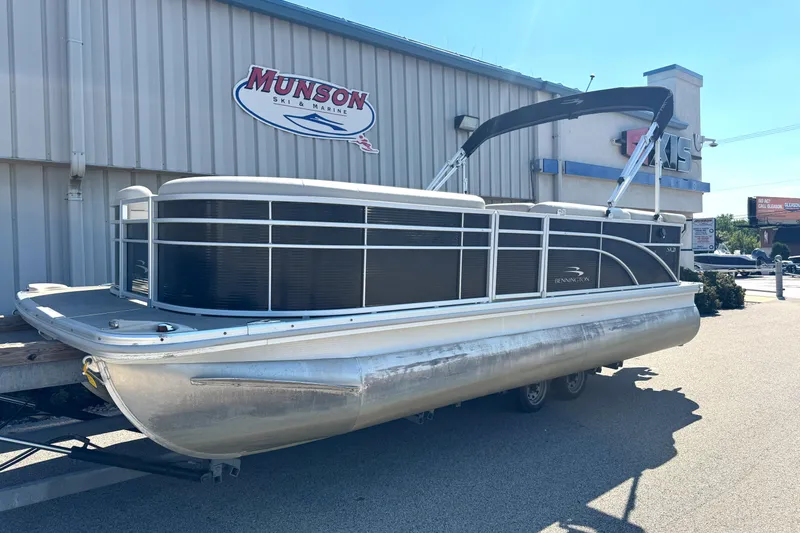 Slide: The Image of 2017 Bennington 21 SLX pontoon boat parked outside Munson Ski & Marine. - 5