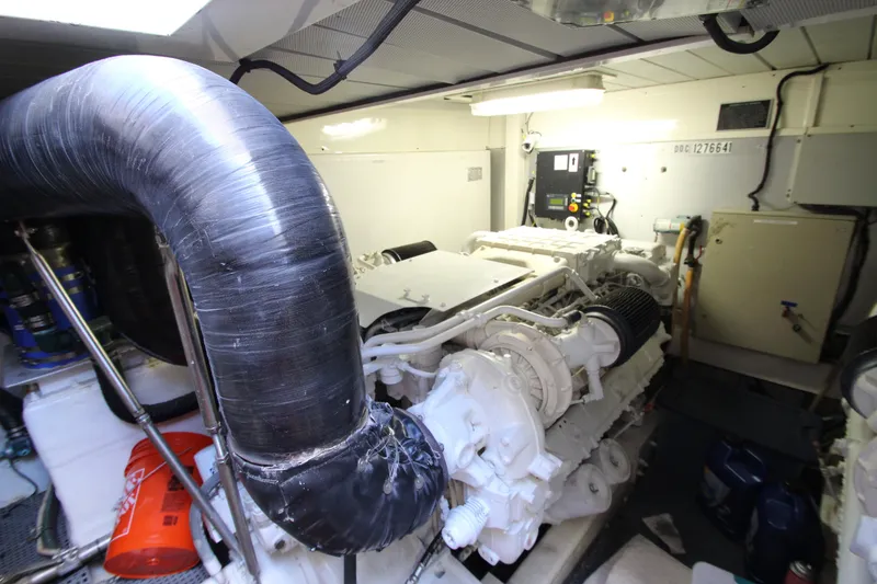 Slide: The Image of Uniesse 70 Sport 2007 - 100