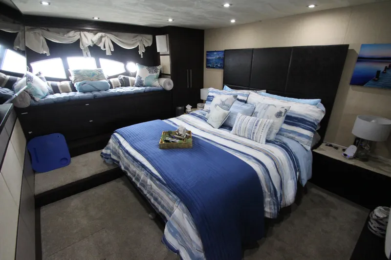 Slide: The Image of Uniesse 70 Sport 2007 - 70