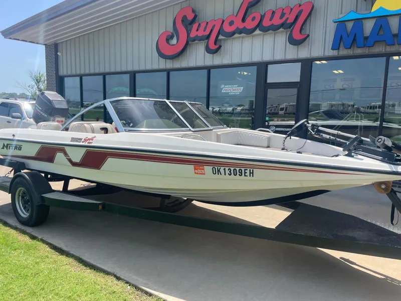 Slide: The Image of 1995 Nitro 185SF boat on trailer outside Sundown Marine dealership. - 13