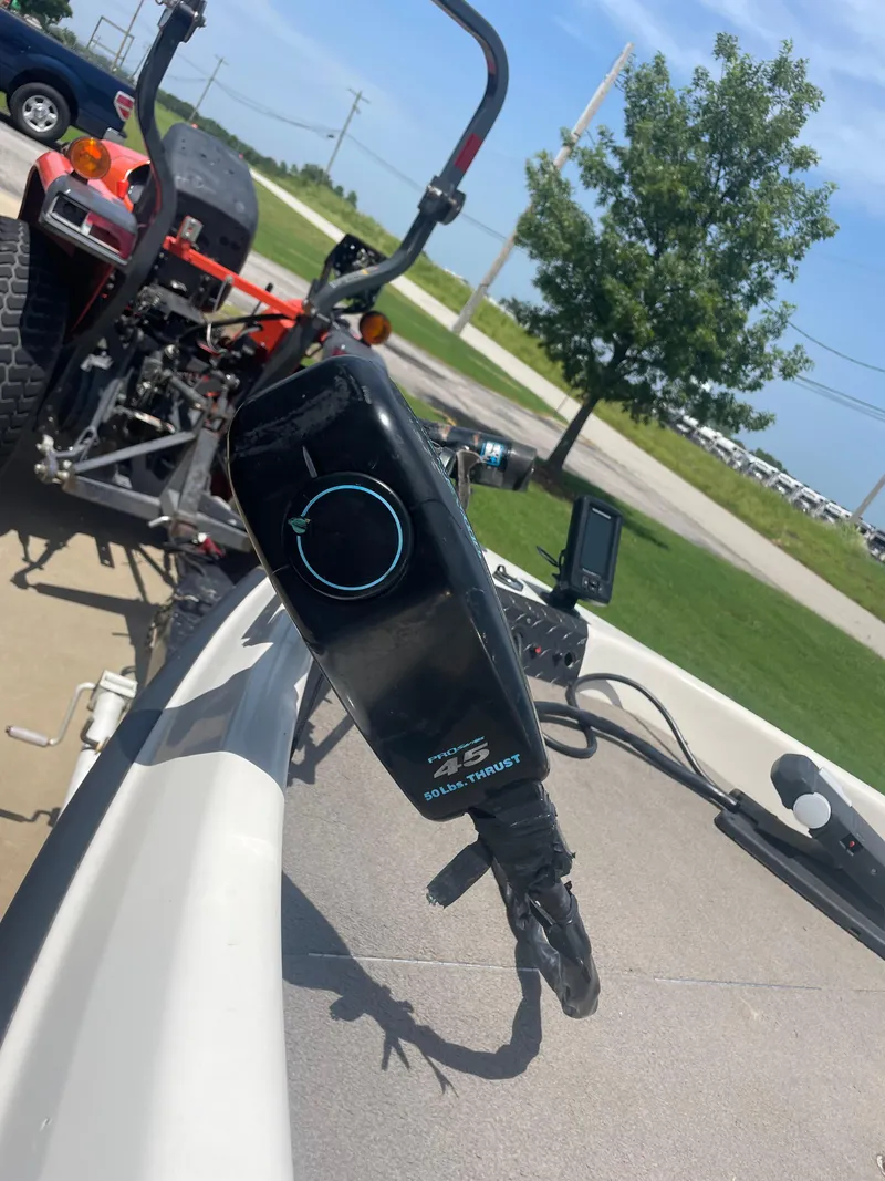 Slide: The Image of 1995 Nitro 185SF boat with trolling motor and tractor in background. - 4