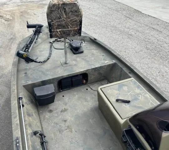 Slide: The Image of 2018 Tracker Grizzly 1648 SC boat with camouflage seat and storage compartments. - 10
