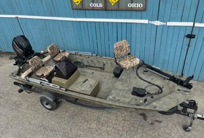 Slide: The Image of 2018 Tracker Grizzly 1648 SC boat with camouflage seats on a trailer. - 6