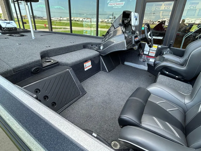 Slide: The Image of 2022 Nitro Z-18 boat interior with seating and control console. - 10