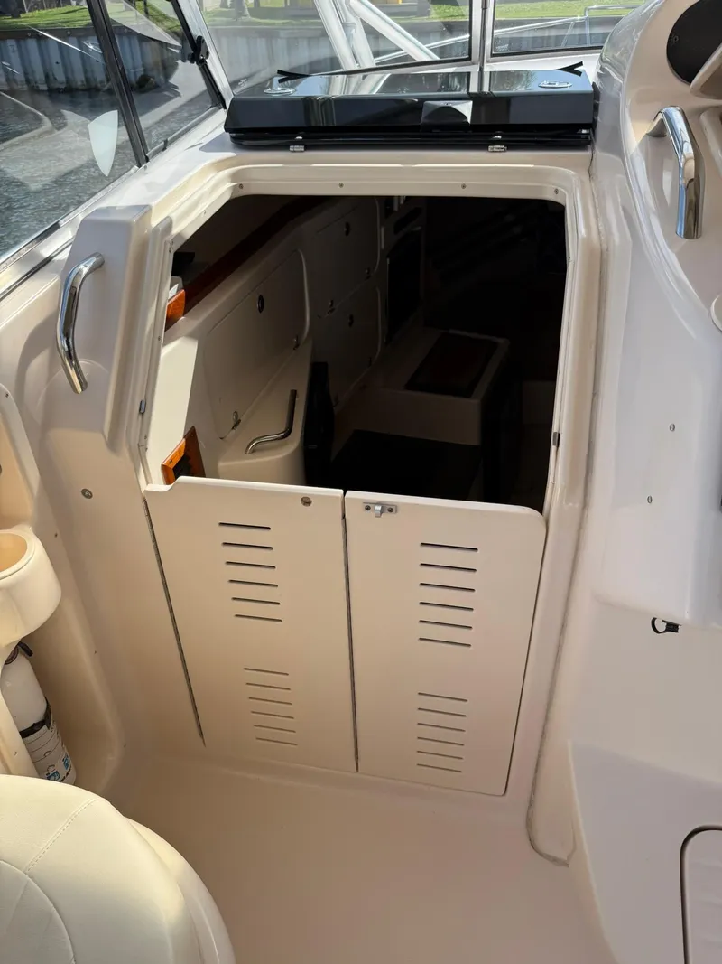 Slide: The Image of Grady-White Express 330 2007 - 51