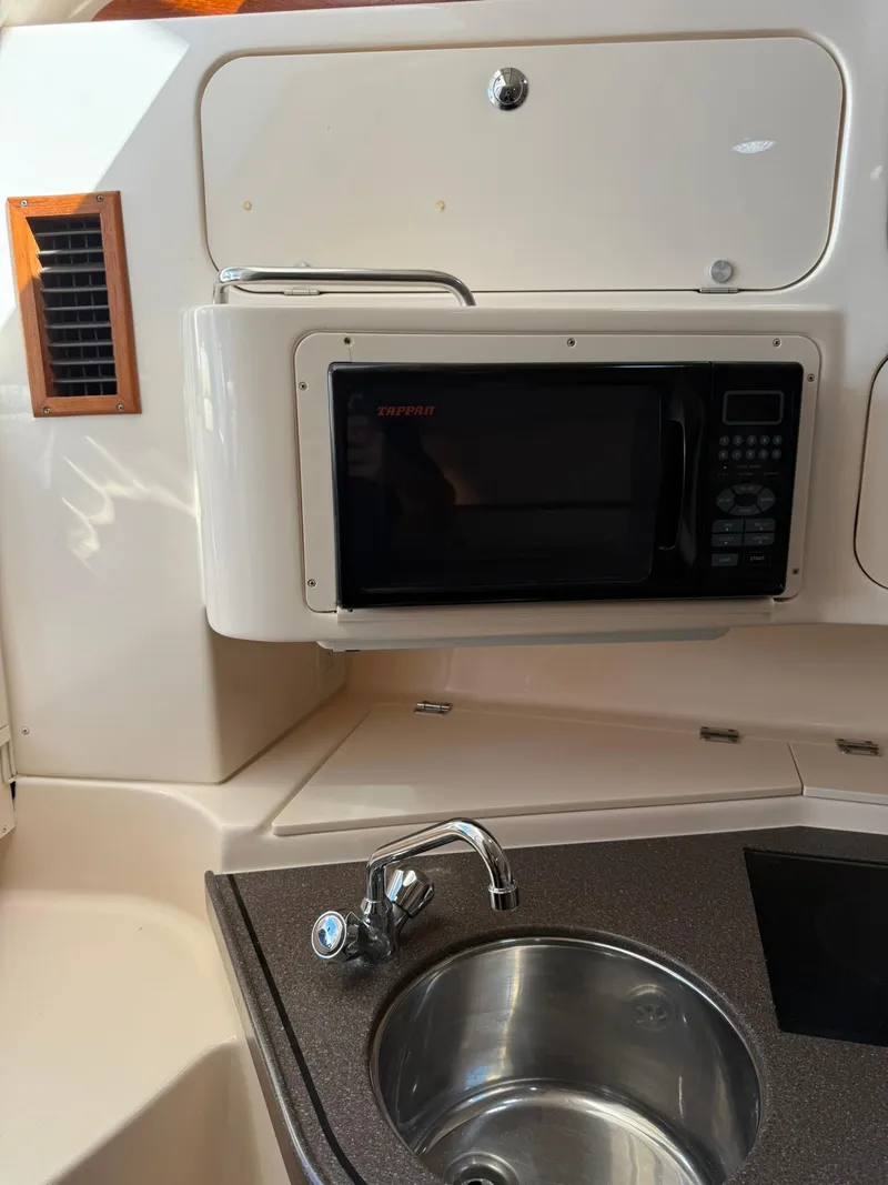 Slide: The Image of Grady-White Express 330 2007 - 57