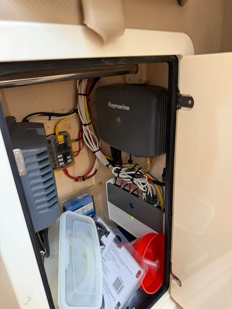 Slide: The Image of Grady-White Express 330 2007 - 76