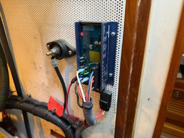 Slide: The Image of Electrical panel with wiring inside a 2003 Caliber 40 LRC SE boat. - 41