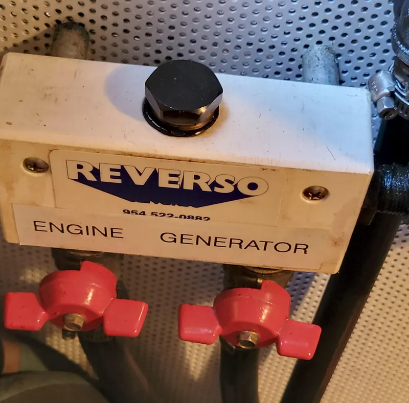 Slide: The Image of Reverso engine generator switch with red valves on Caliber 40 LRC SE, 2003 model. - 42