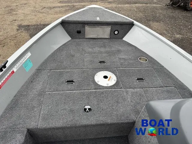 Slide: The Image of Alumacraft Classic 165 2011 - 11