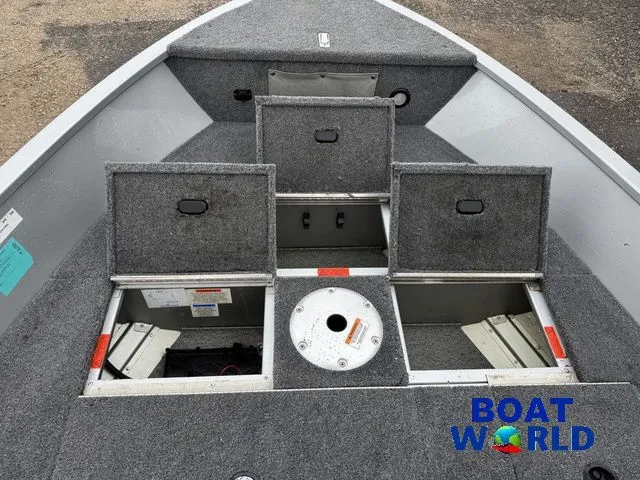 Slide: The Image of Alumacraft Classic 165 2011 - 14