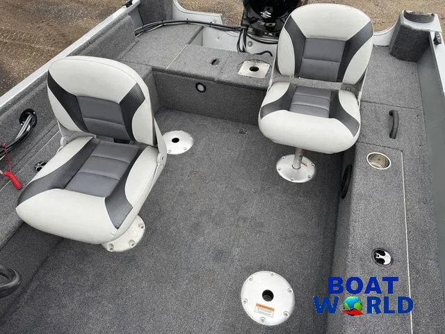 Slide: The Image of Alumacraft Classic 165 2011 - 17