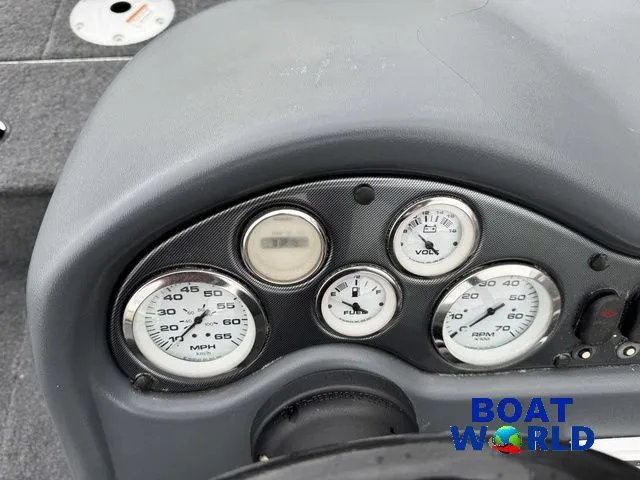 Slide: The Image of Alumacraft Classic 165 2011 - 20