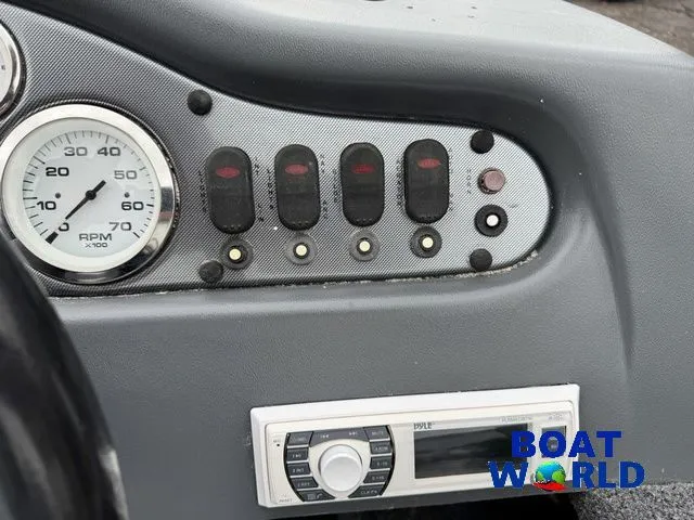 Slide: The Image of Alumacraft Classic 165 2011 - 21