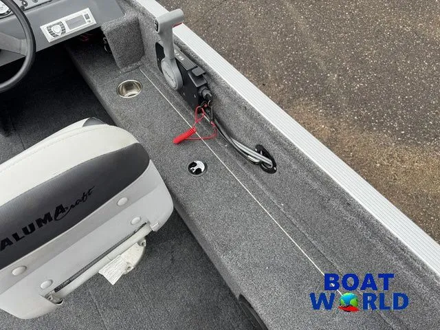 Slide: The Image of Alumacraft Classic 165 2011 - 23