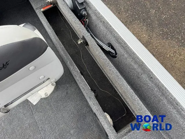 Slide: The Image of Alumacraft Classic 165 2011 - 24