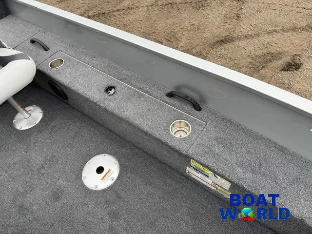 Slide: The Image of Alumacraft Classic 165 2011 - 26