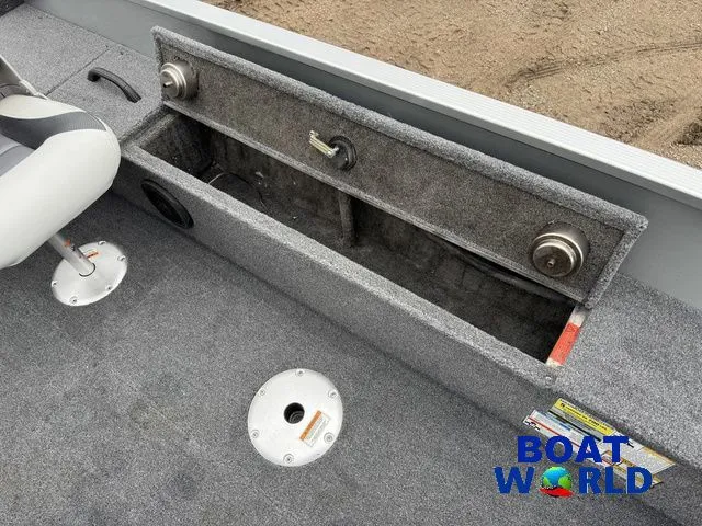 Slide: The Image of Alumacraft Classic 165 2011 - 27