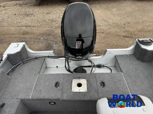 Slide: The Image of Alumacraft Classic 165 2011 - 29