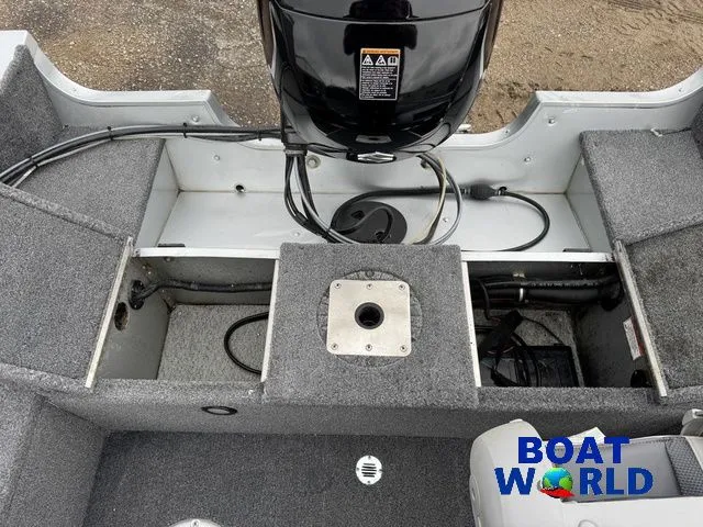 Slide: The Image of Alumacraft Classic 165 2011 - 30