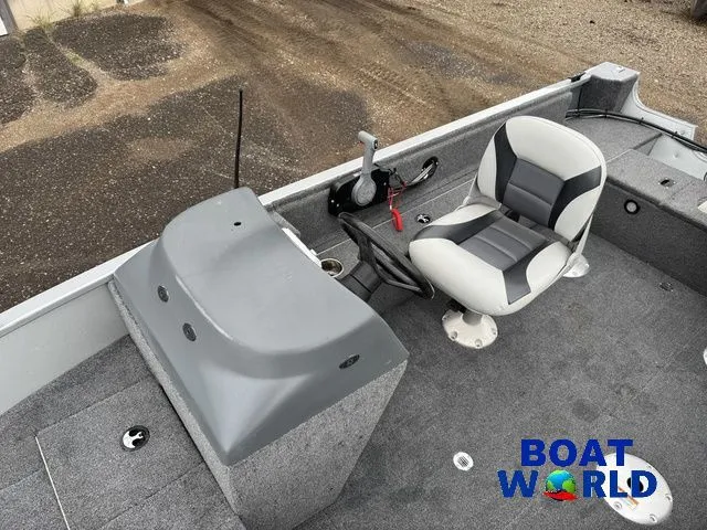 Slide: The Image of Alumacraft Classic 165 2011 - 5