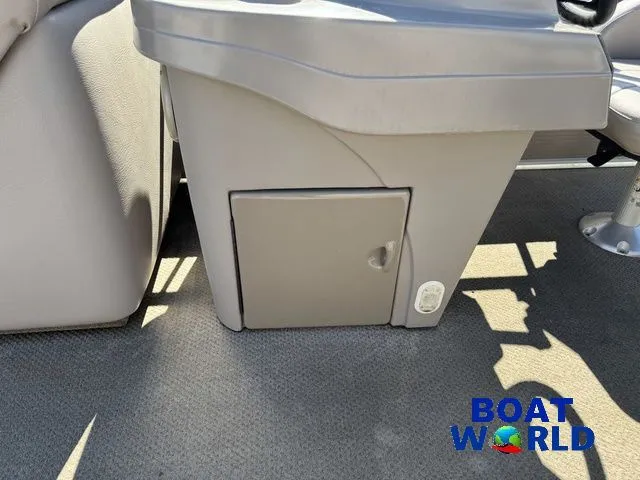 Slide: The Image of Premier Sunsation 200 Pontoon 2010 - 18