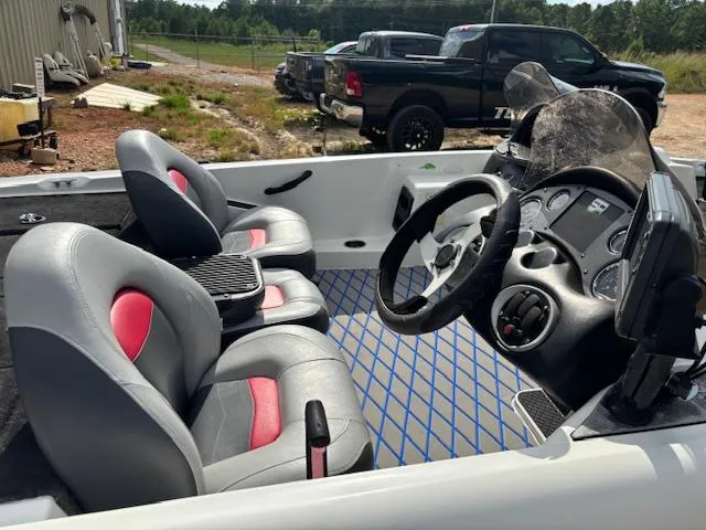 Slide: The Image of Triton 17 Explorer 2012 - 11