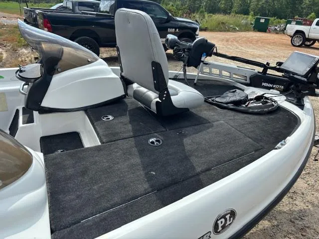 Slide: The Image of Triton 17 Explorer 2012 - 12