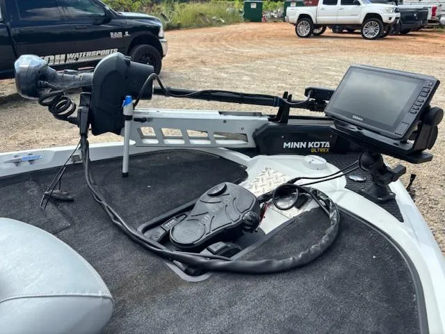 Slide: The Image of Triton 17 Explorer 2012 - 13