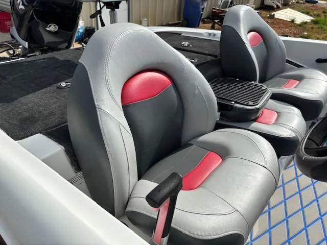 Slide: The Image of Triton 17 Explorer 2012 - 17