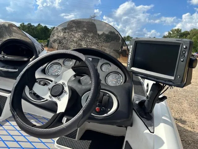 Slide: The Image of Triton 17 Explorer 2012 - 18