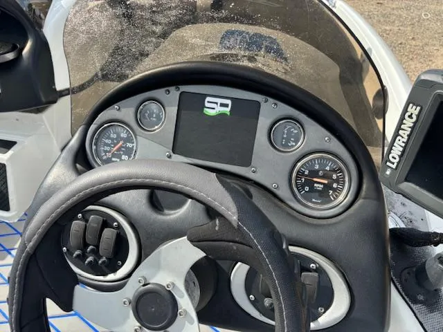 Slide: The Image of Triton 17 Explorer 2012 - 19