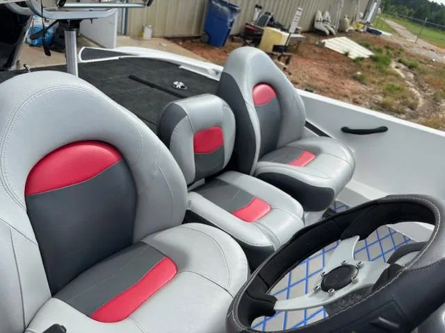 Slide: The Image of Triton 17 Explorer 2012 - 27