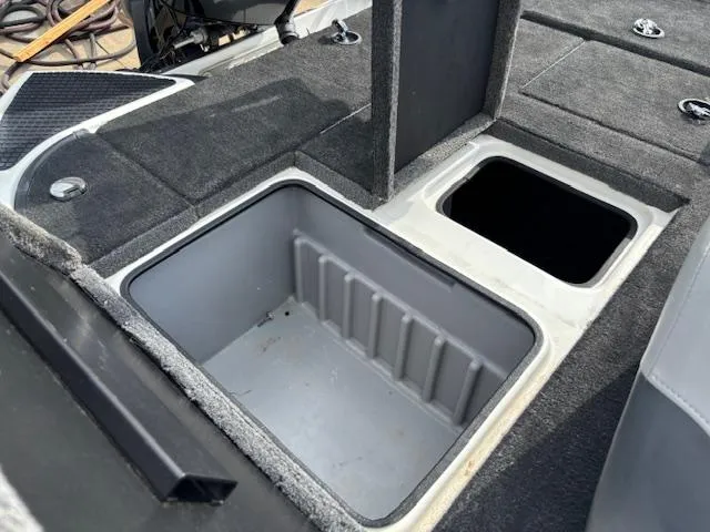 Slide: The Image of Triton 17 Explorer 2012 - 29