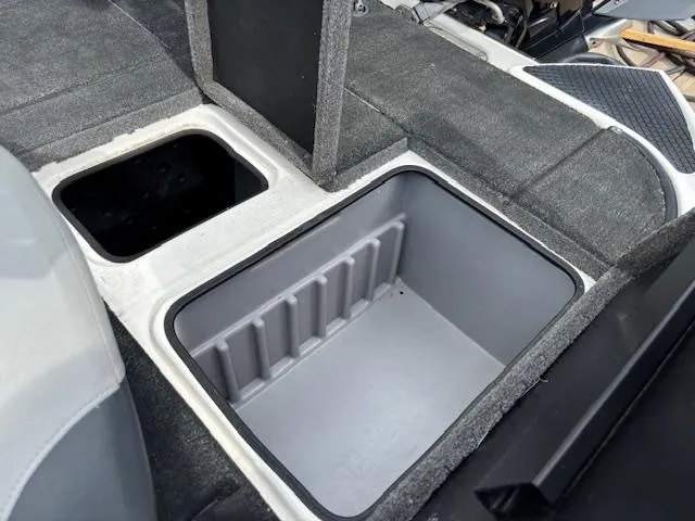 Slide: The Image of Triton 17 Explorer 2012 - 30