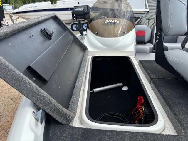 Slide: The Image of Triton 17 Explorer 2012 - 31