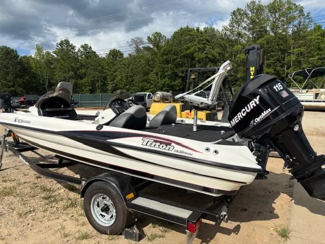 Slide: The Image of Triton 17 Explorer 2012 - 4