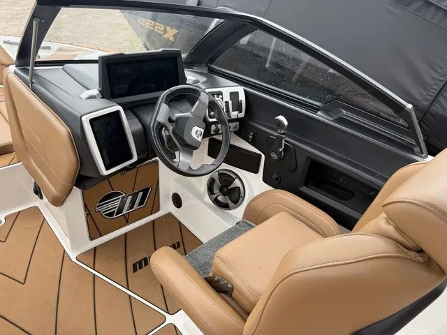 Slide: The Image of Malibu Wakesetter 25 LSV 2021 - 13