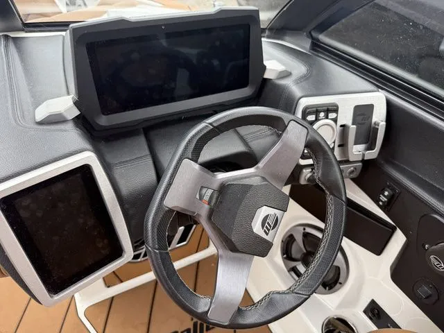 Slide: The Image of Malibu Wakesetter 25 LSV 2021 - 16