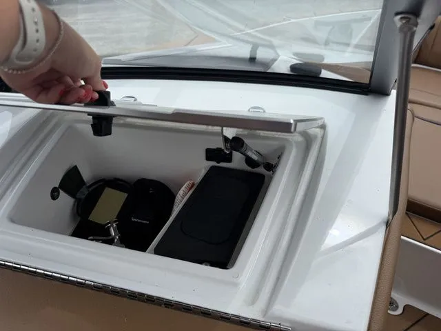 Slide: The Image of Malibu Wakesetter 25 LSV 2021 - 19