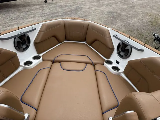 Slide: The Image of Malibu Wakesetter 25 LSV 2021 - 20
