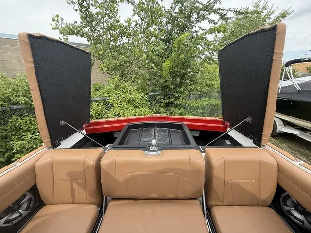 Slide: The Image of Malibu Wakesetter 25 LSV 2021 - 7