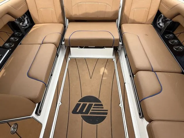 Slide: The Image of Malibu Wakesetter 25 LSV 2021 - 8