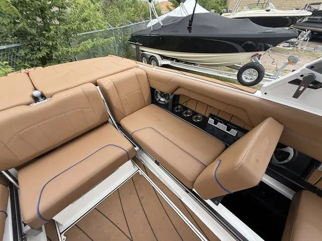 Slide: The Image of Malibu Wakesetter 25 LSV 2021 - 10