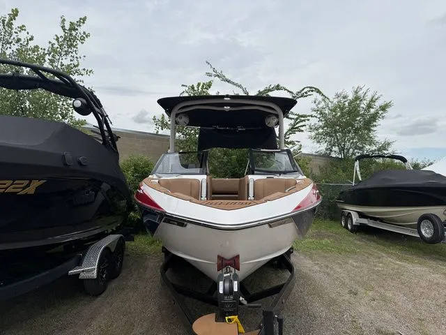 Slide: The Image of Malibu Wakesetter 25 LSV 2021 - 4